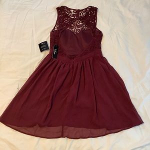 Lulus lacy burgundy dress, size L, NWT